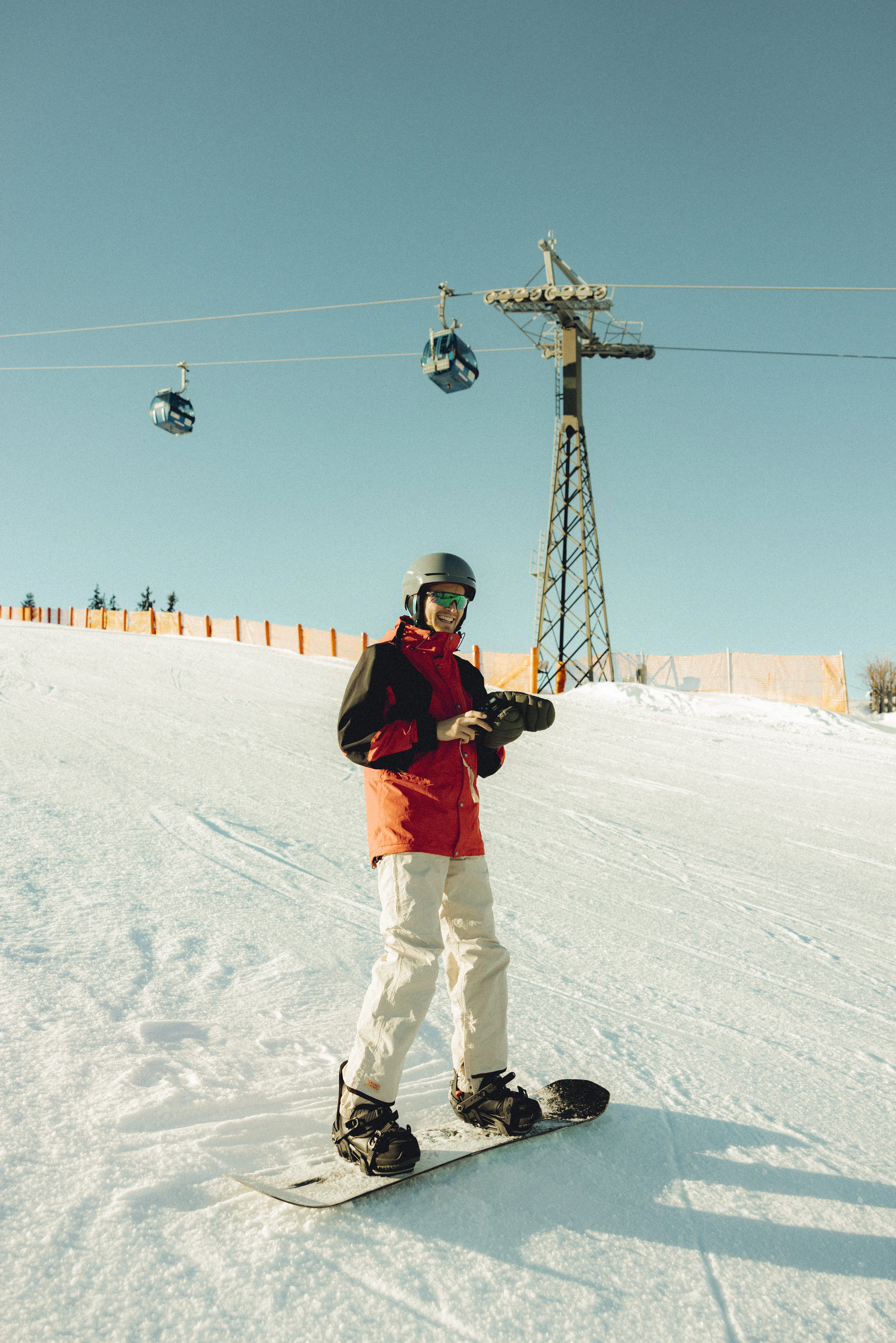 Snowboarder in der Sonne