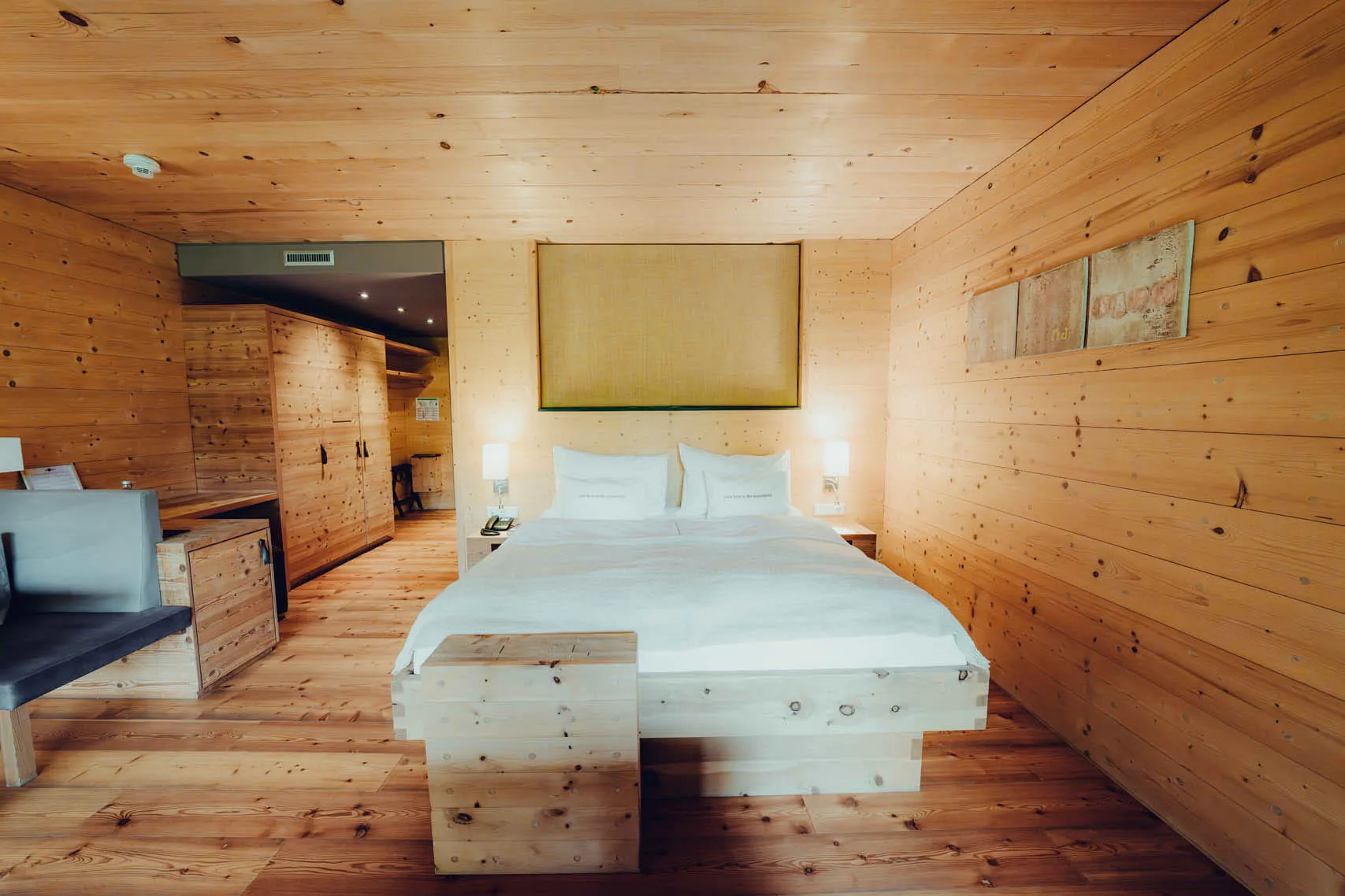 Hotelzimmer mit Doppelbett