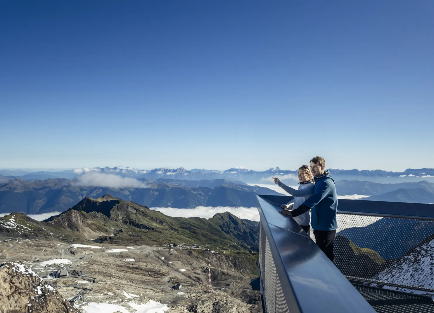 Aussichtsplattform am Kitzsteinhorn mit Blick auf die Berge